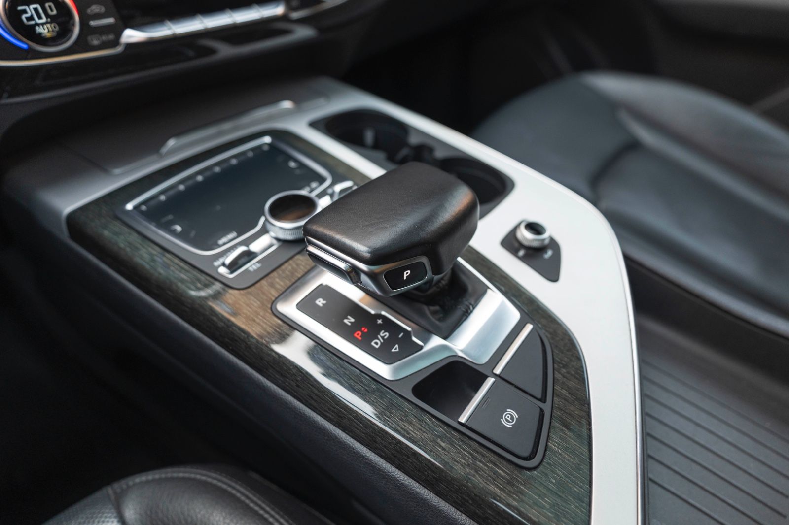 Fahrzeugabbildung Audi Q7 3.0 TFSI Quattro S-LINE LED 360° PANO 7SITZE