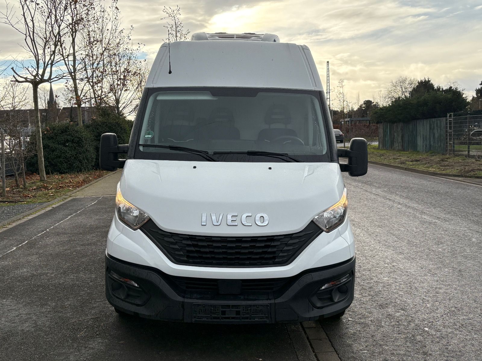 Fahrzeugabbildung Iveco Daily Kasten HKa 35 S ... V Radstand 3520 L/3-SI