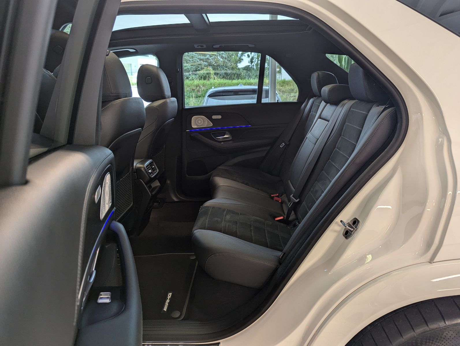 MERCEDES-BENZ GLE 400 d 4M AMG Pano Burmester Multibeam AHK 21 - Image 14