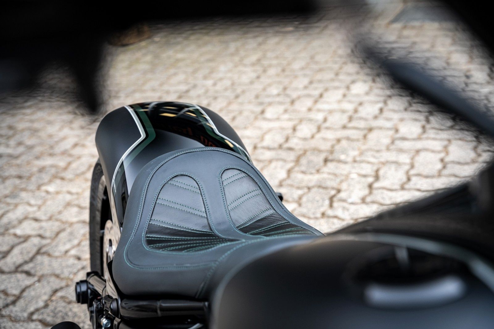 Fahrzeugabbildung Harley-Davidson DARK FAT BOY FLFBS 114 MY24 -JEKILL&HYDE-