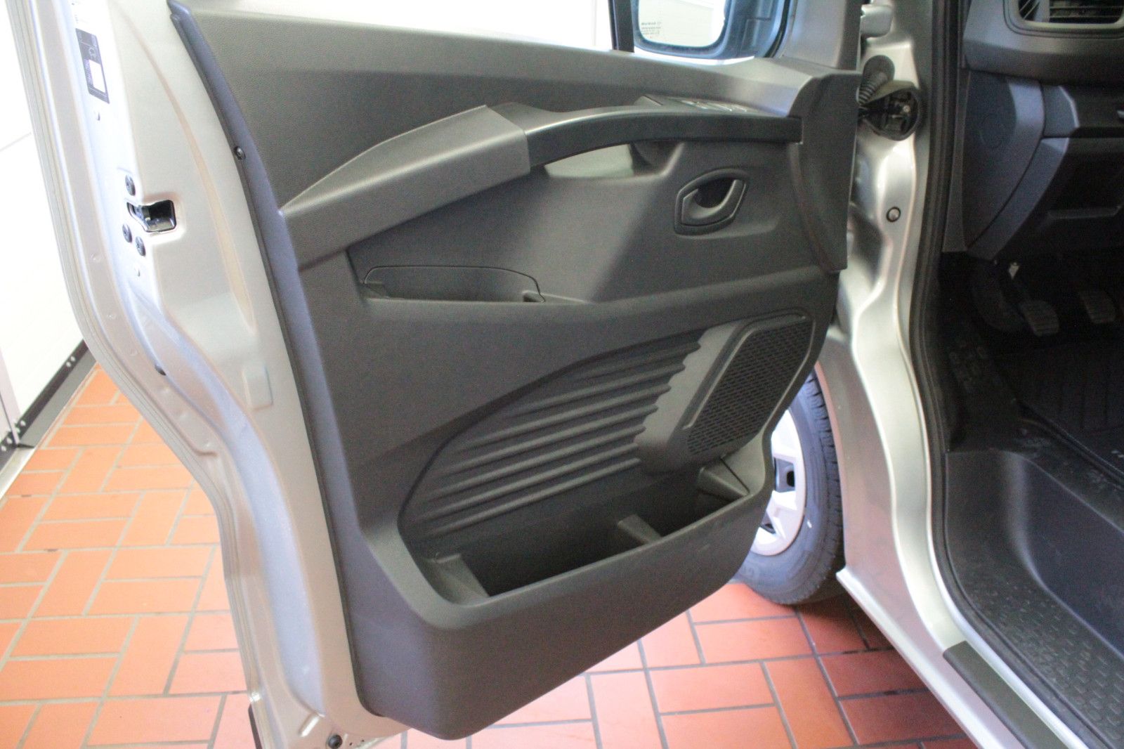 Fahrzeugabbildung Renault Trafic Dci 150 Grdt Evolution *Rollstuhlrampe*