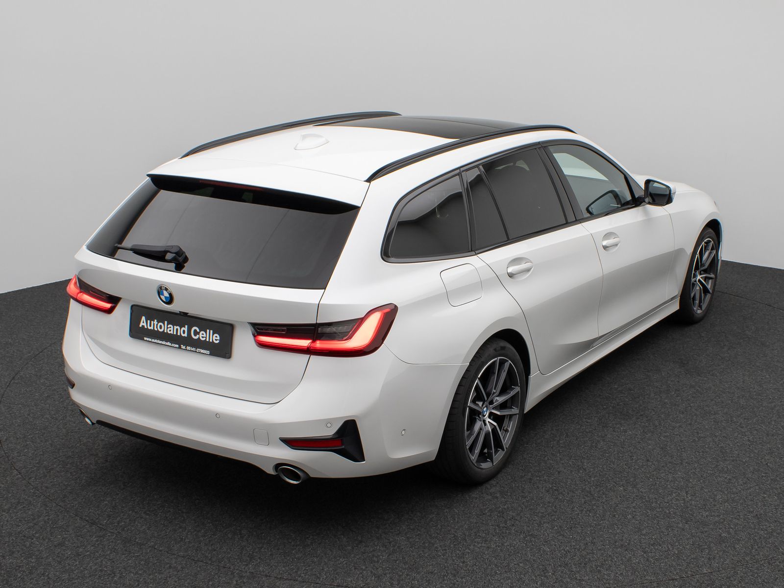 Fahrzeugabbildung BMW 320d xD Sport Line Panorama Laser 360° HUD HiFi