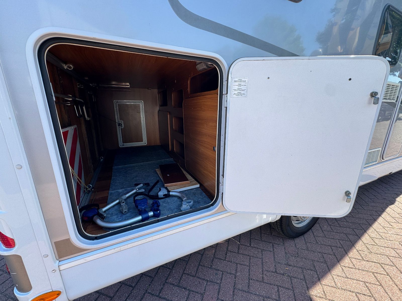 Fahrzeugabbildung Dethleffs GLOBEBUS T 004 FIAT KAMERA SAT TV LUFTFEDERUNG