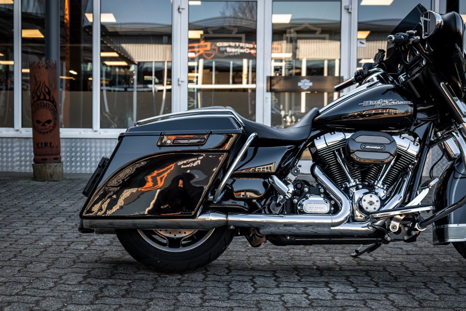 Fahrzeugabbildung Harley-Davidson FLHX Street Glide 103 cui - KERN-AUSPUFF