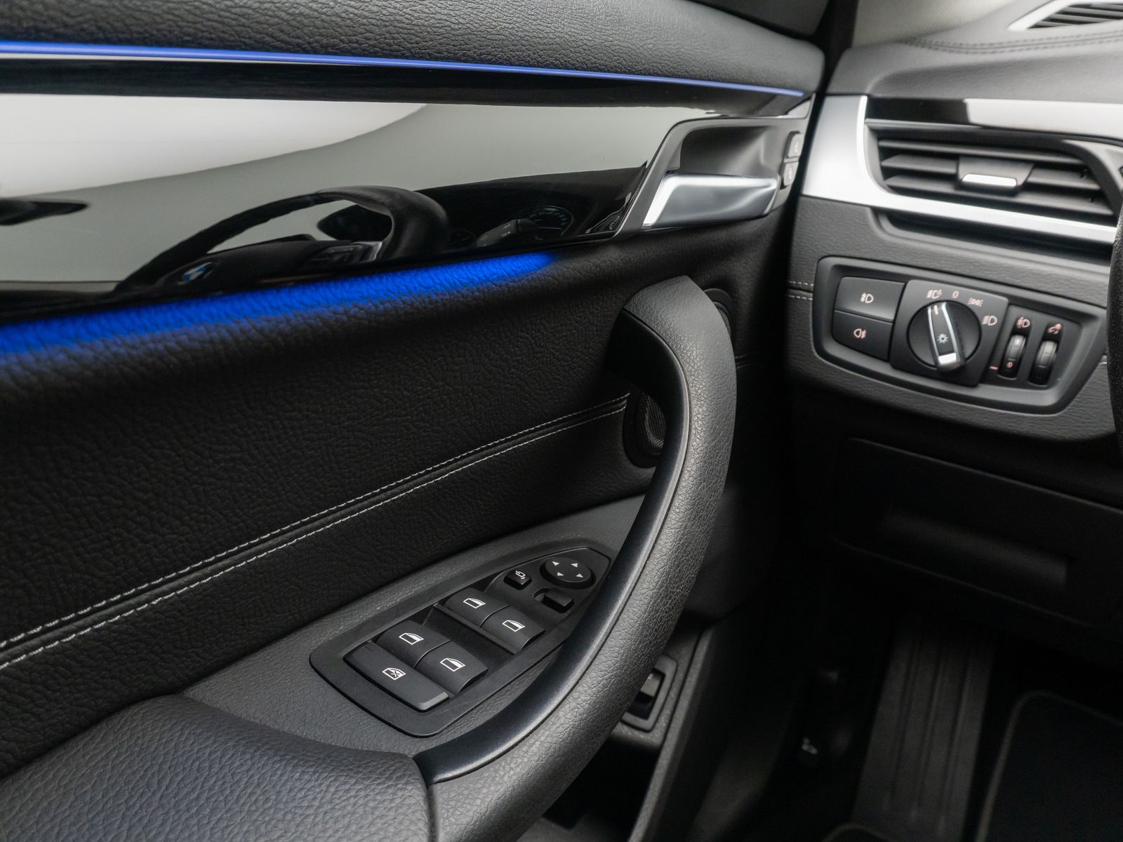 Fahrzeugabbildung BMW X1 sD20d Sport Line ACC Kamera DAB HUD Panorama