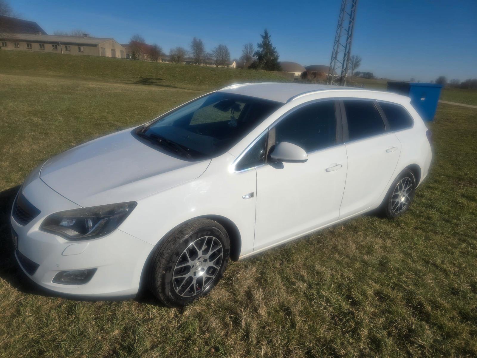 Opel Astra, 2011