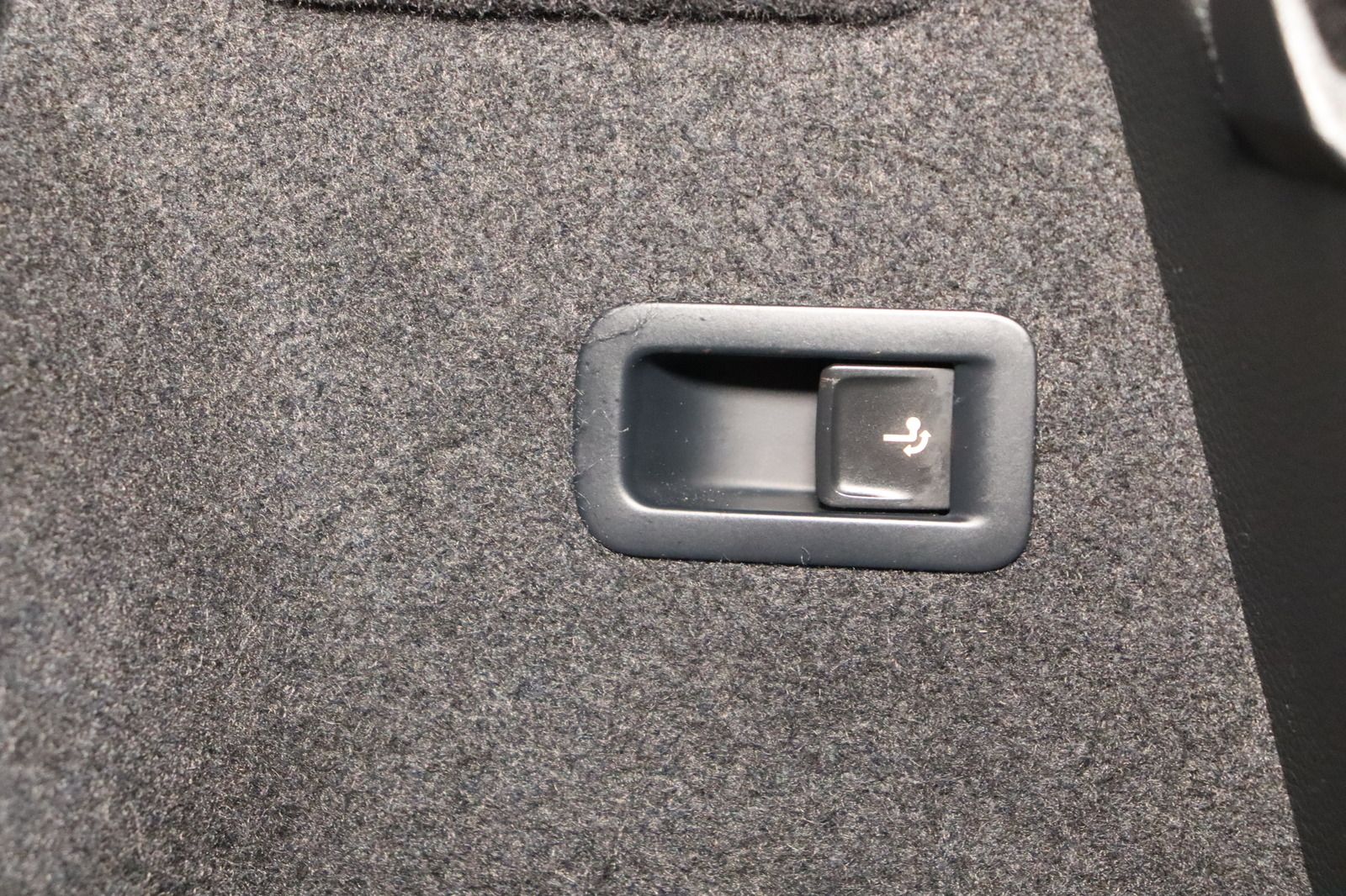 Fahrzeugabbildung SKODA Karoq 4x4 Memory * Navi * DSG * LED * AHK
