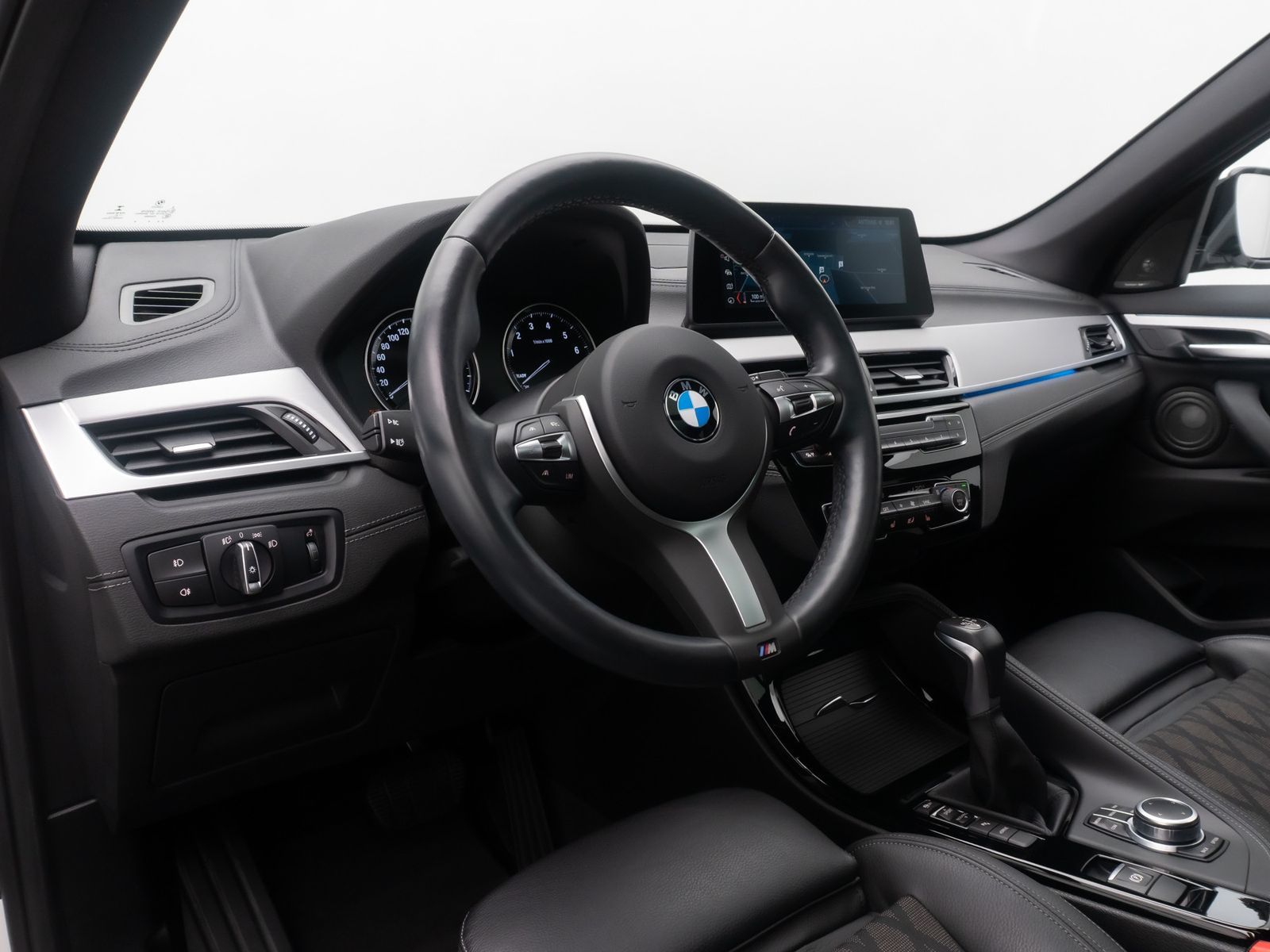 Fahrzeugabbildung BMW X1 xD25e xLine Panorama Kamera HUD DAB H/K 19"