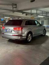 Audi Q7 3.0 TDI quattro tiptronic - - silberne Audi Q7