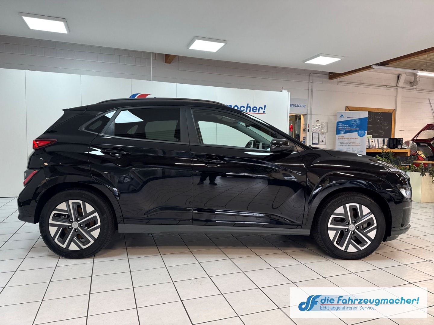 Fahrzeugabbildung Hyundai KONA Trend Elektro 2WD Navi Soundsystem LED ACC