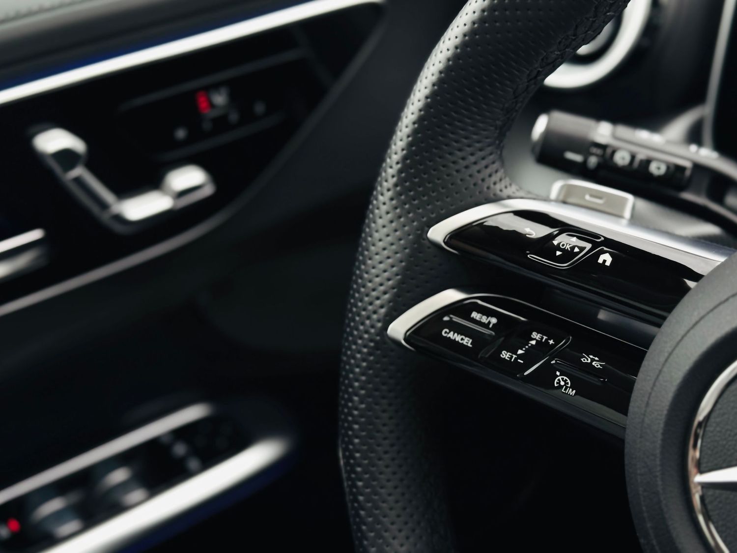 Fahrzeugabbildung Mercedes-Benz C 220 T d AMG & Night, Panodach, Memory, Winter,
