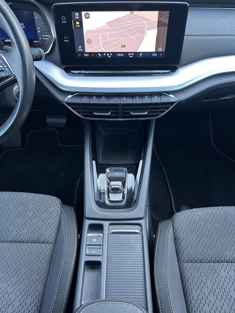 Fahrzeugabbildung SKODA Octavia Combi 2.0 TDI DSG First NAV+LED+PANO+HUD
