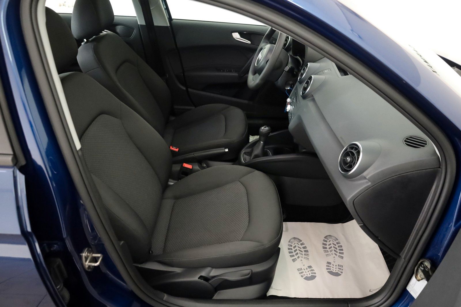 Fahrzeugabbildung Audi A1 Sportback PDC,8-fach bereift!