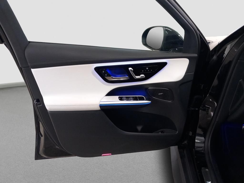 Fahrzeugabbildung Mercedes-Benz GLC 200 4M AMG*AHK*Pano-Dach*Distronic*360