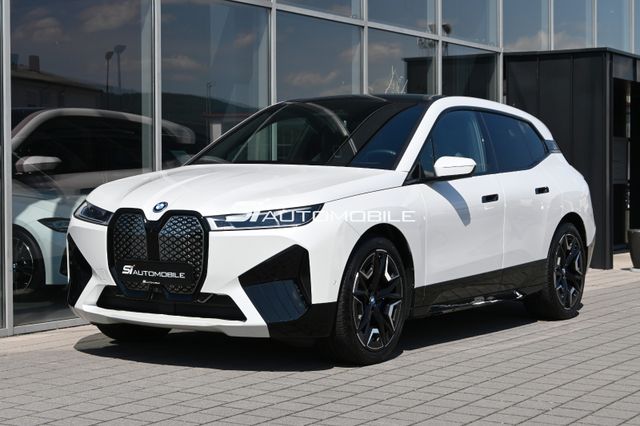 BMW iX xDrive50 °AHK°AMIDO°LUFTFEDERUNG°PARKING PROF