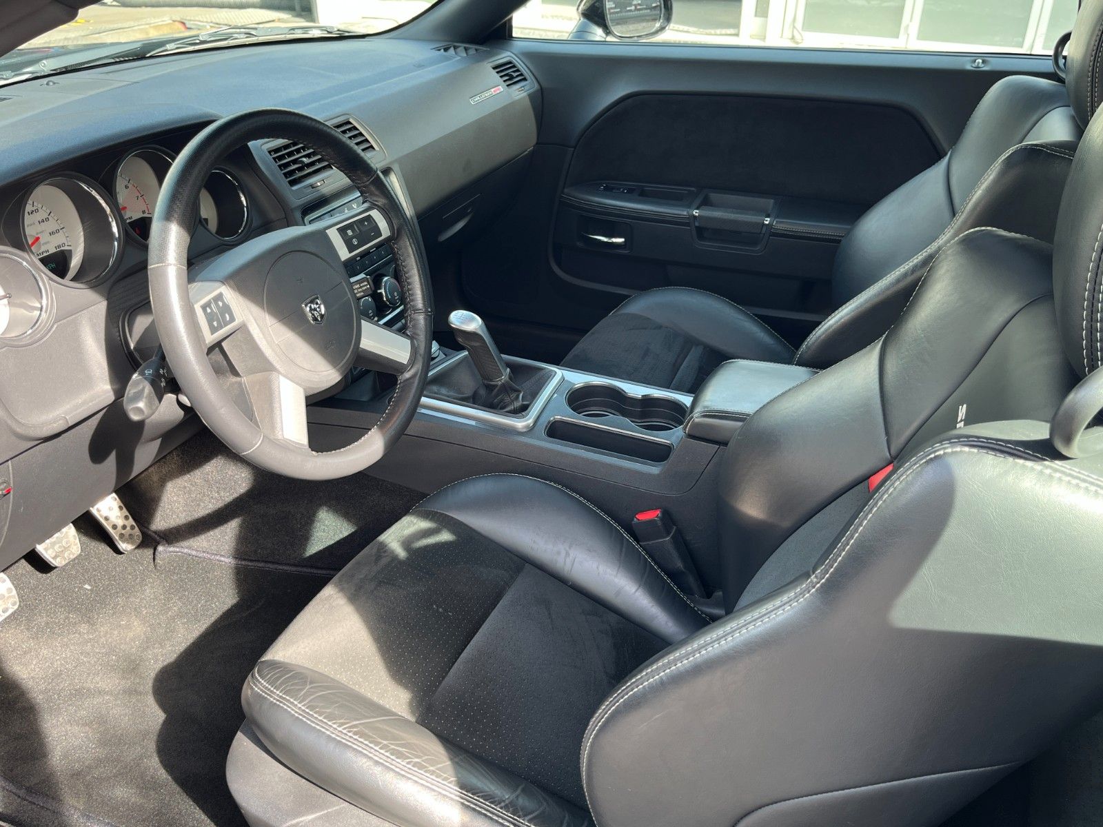 Fahrzeugabbildung Dodge Challenger SRT8 V8 Hemi 6.1