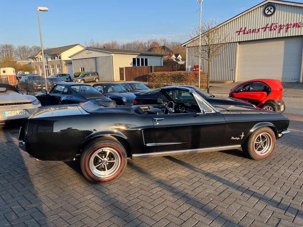 FORD Mustang Cabrio Top Zustand Classic Data 2 400PS FORD Mustang Cabrio Top Zustand Classic Data 2 400PS