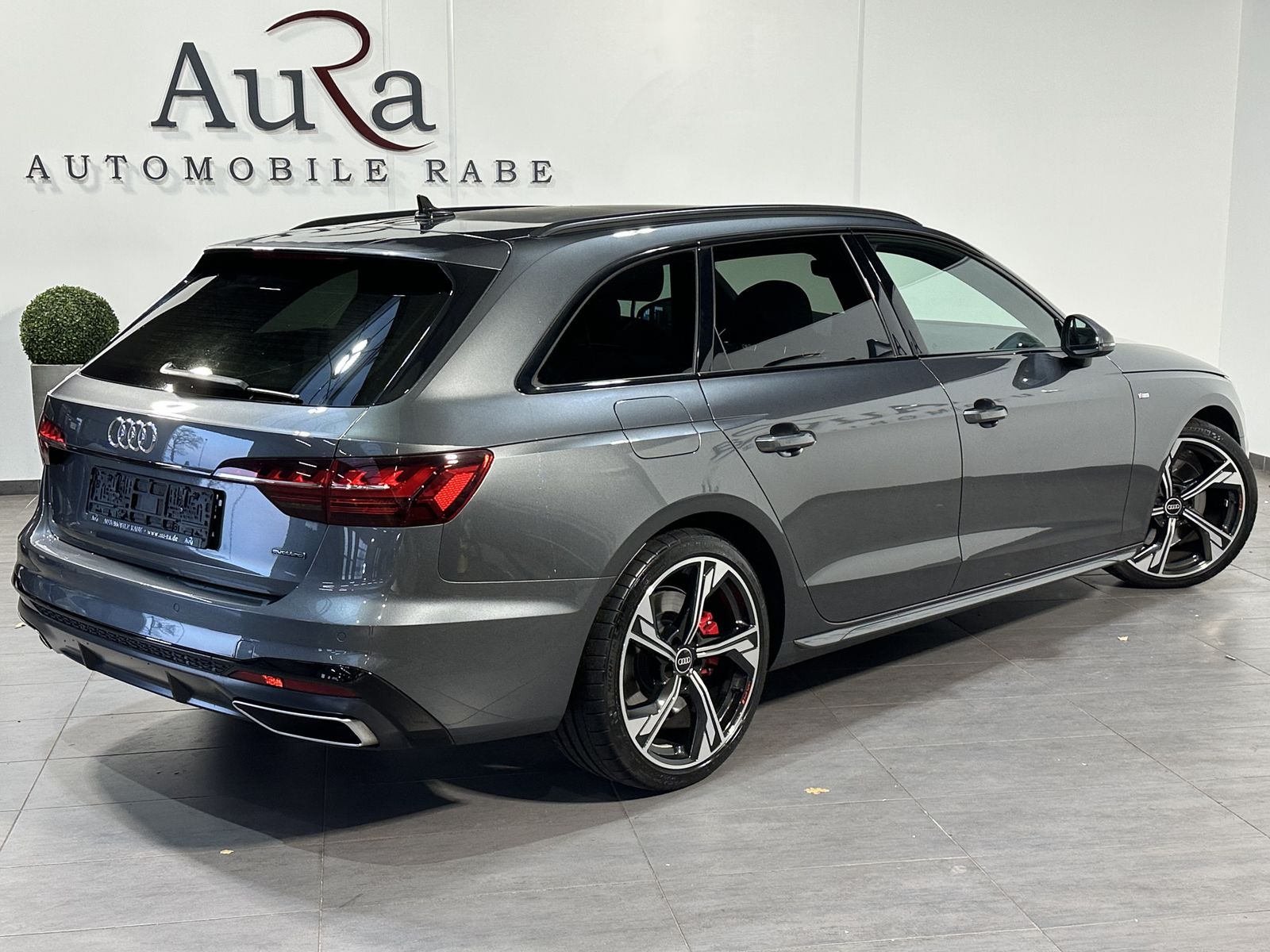 Fahrzeugabbildung Audi A4 Avant 45 TFSI Qu S-Line Black NAV+LED+19ZOLL