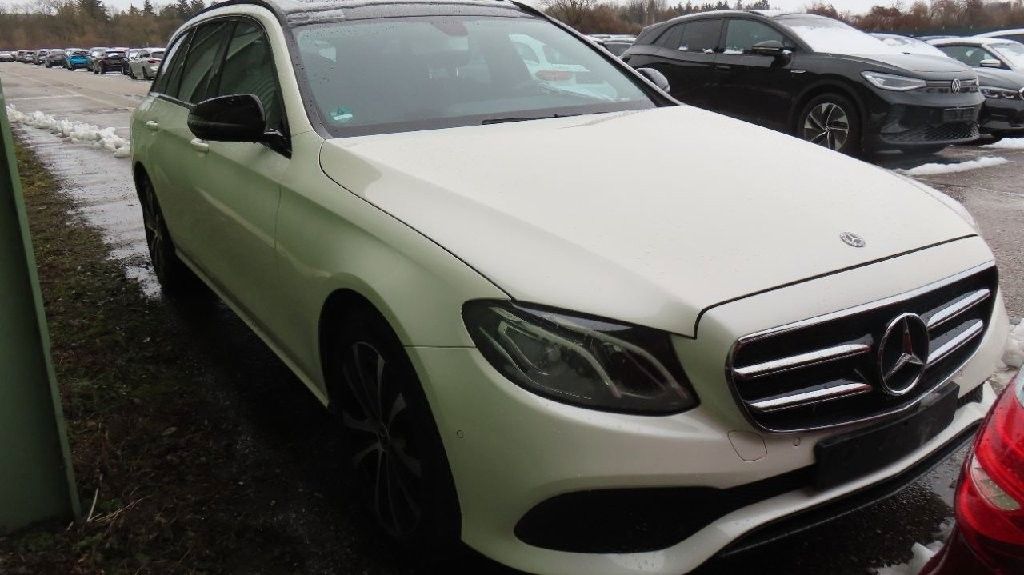 Mercedes E 300 - 1