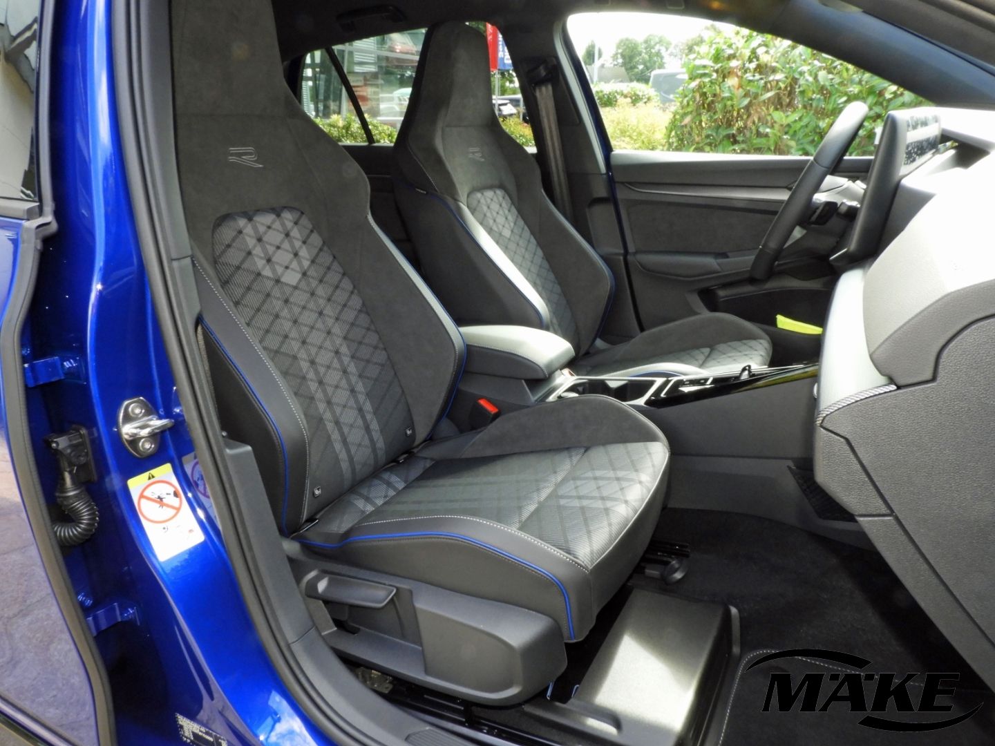 Golf R-Line 1.5 eTSI DSG AHZV NAV IQ.L RFK BLACK