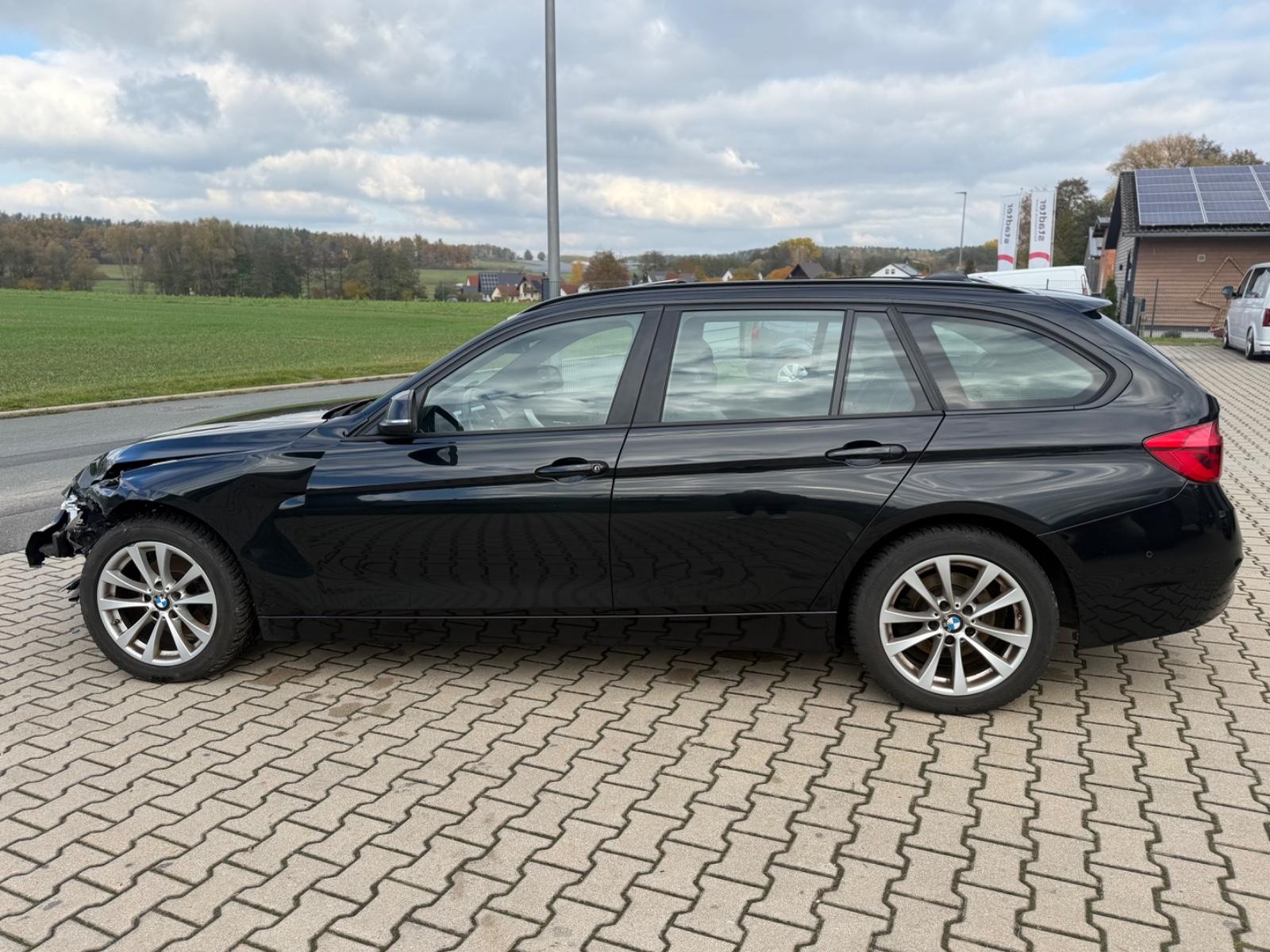 BMW 320 2015 — вигляд ззаду