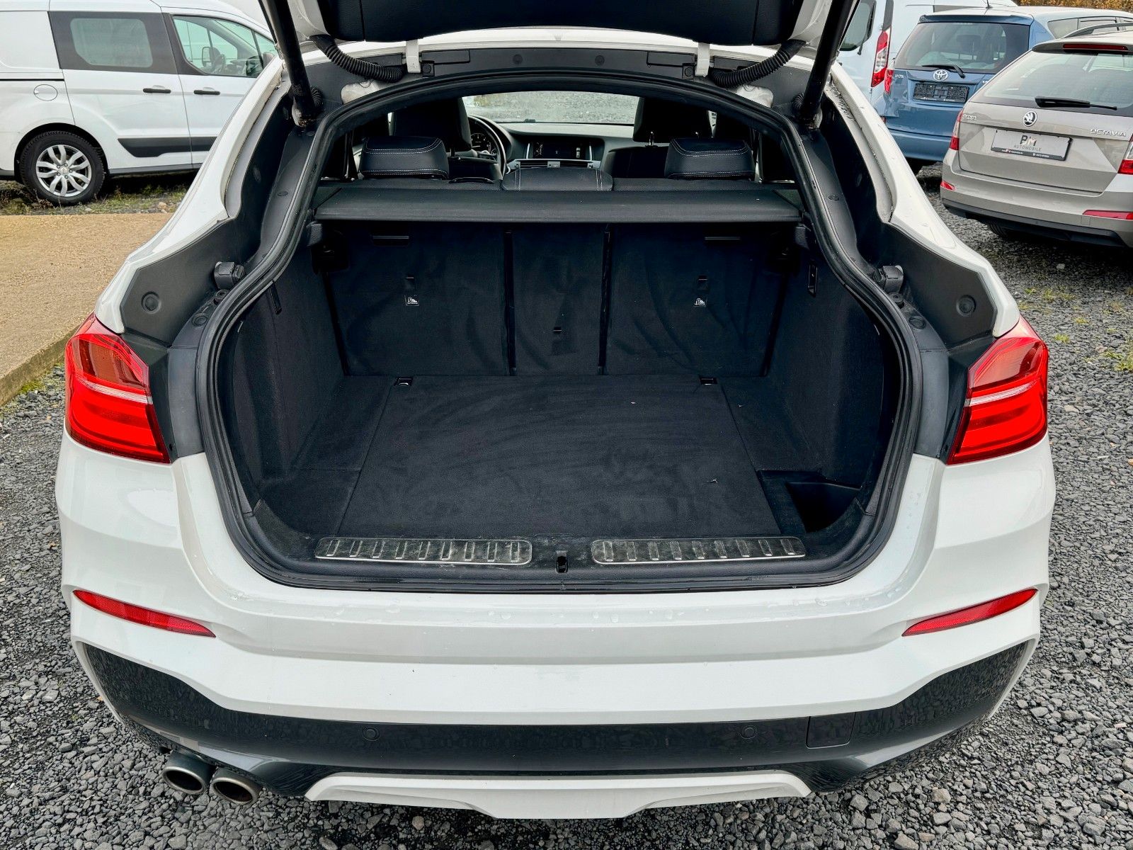 Fahrzeugabbildung BMW X4 xDrive30d M SPORTPAKET Sport-Aut. Navi Leder