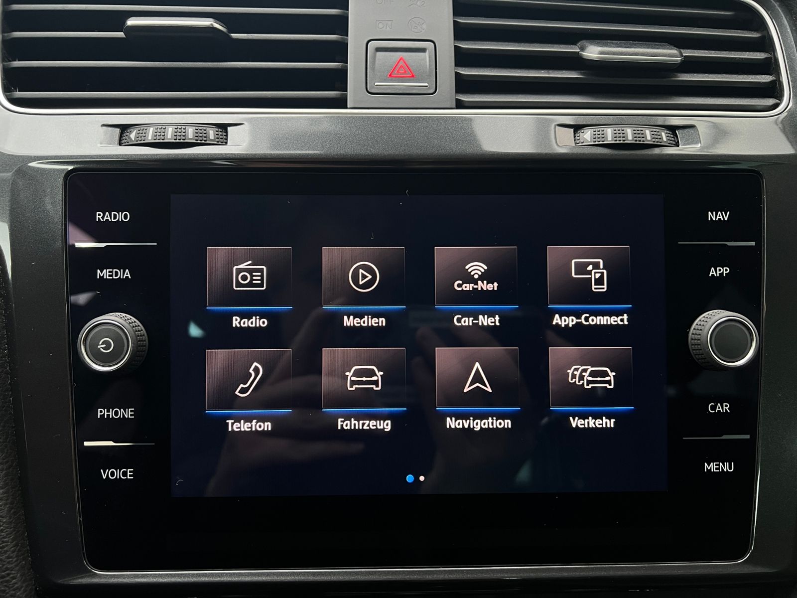 Fahrzeugabbildung Volkswagen Golf VII Comfortline 1.5 TSI ACT *Standhzg.,LED,