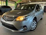 Toyota Avensis Kombi Life 1,8VVT - Toyota Avensis mit Benzin-Antrieb: Kombi, 1.8