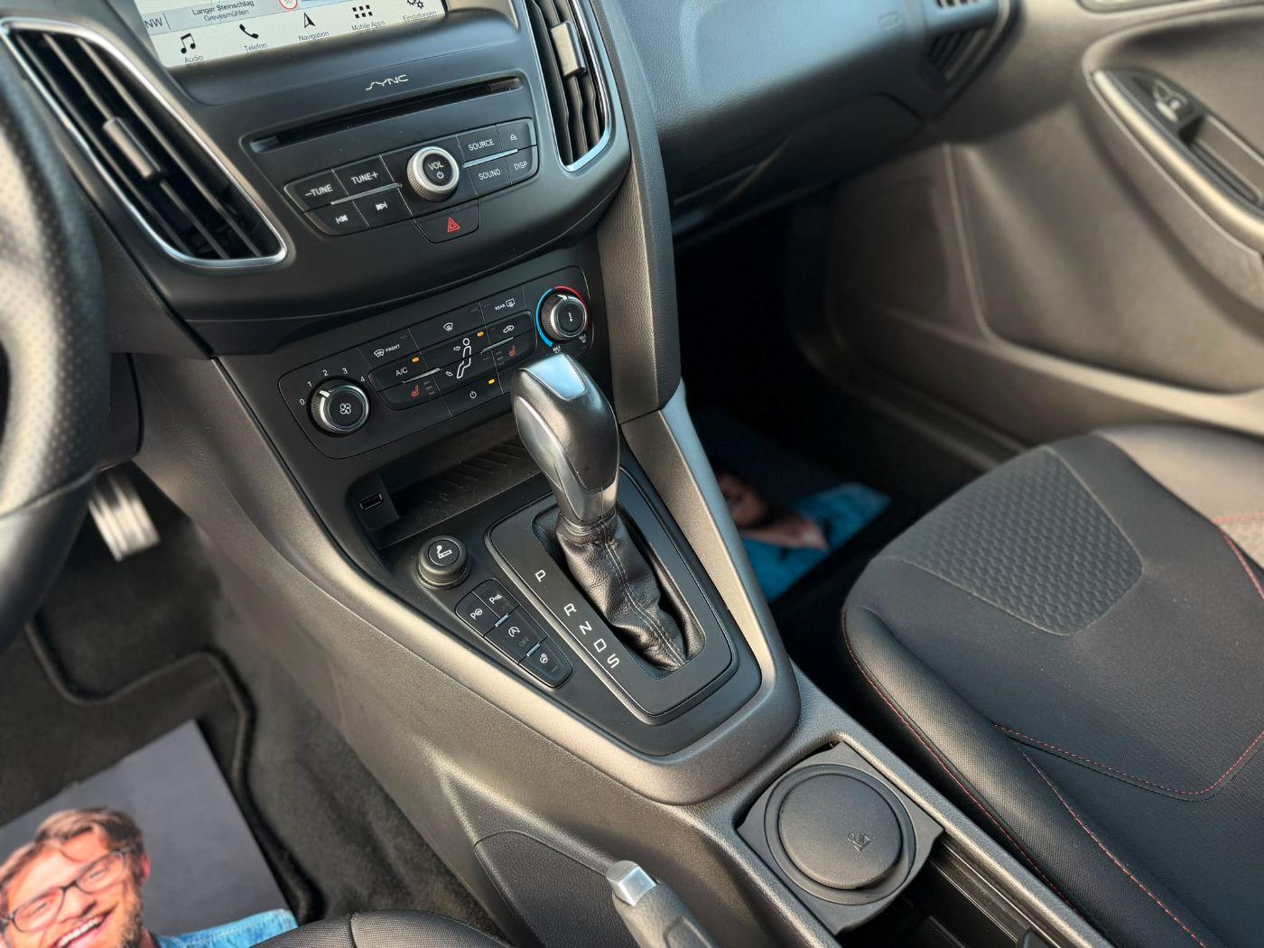 Ford Focus ST-Line Navi PDC SHZ Winterp. Facelift Kam