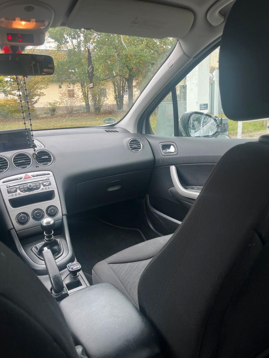 Peugeot 308 2011 — photo 15