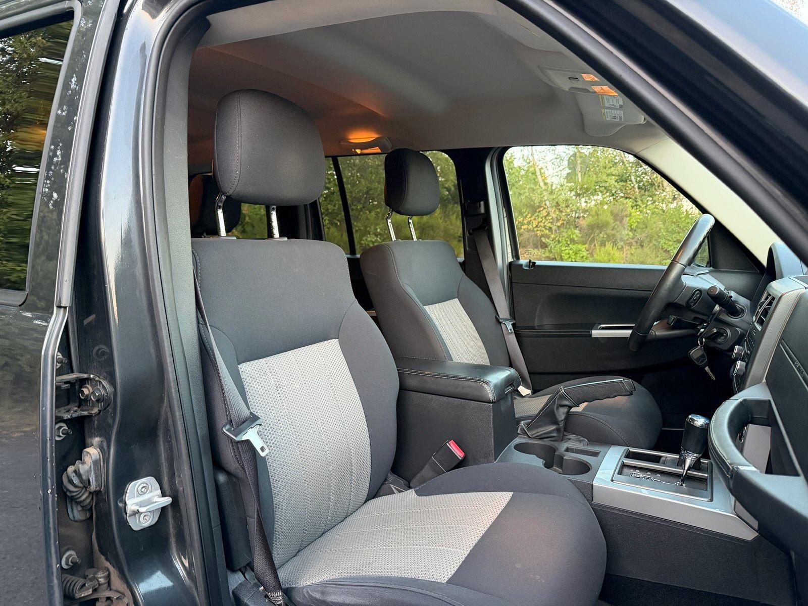 Jeep Cherokee 2009 — фото 15