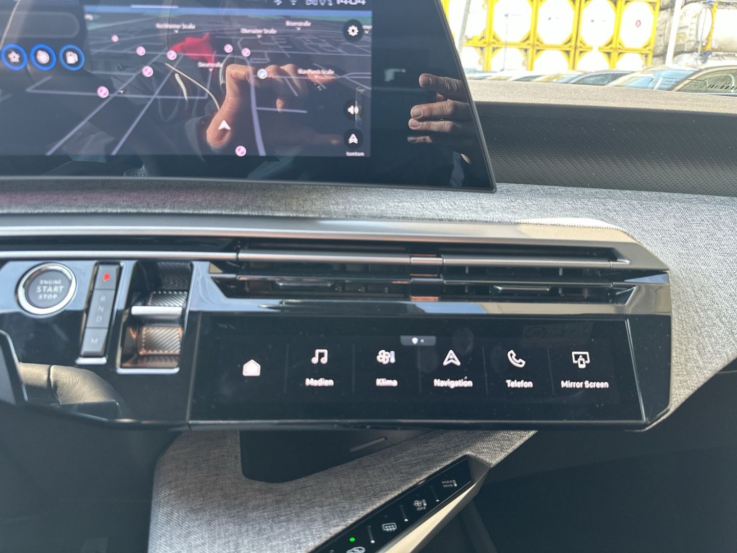 Fahrzeugabbildung Peugeot 5008 Hybrid 136 Allure Digitales Cockpit LED App