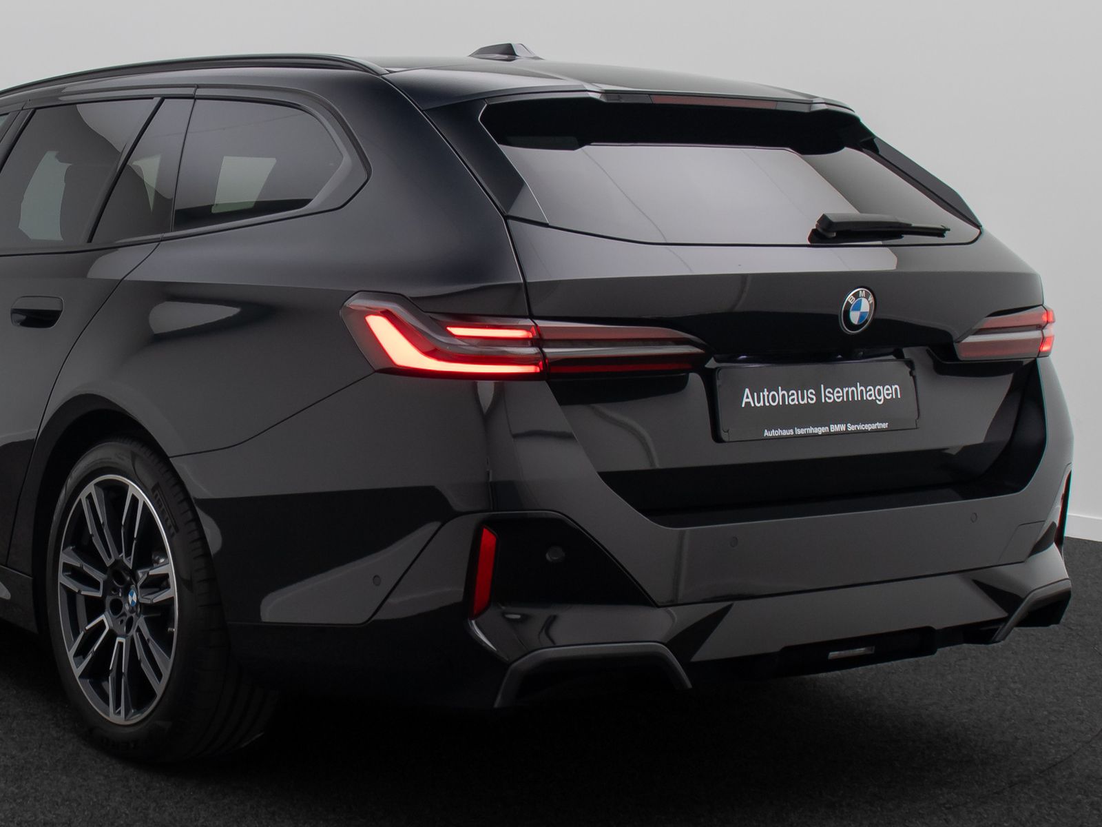 Fahrzeugabbildung BMW 520d M Sport 360&deg;H/K Alarm DAB HUD Bel&uuml;ftung 19"
