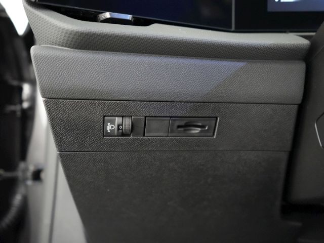 Astra L LIM. EDITION AT+NAVI+RÜCKFAHRKAMERA+SITZ