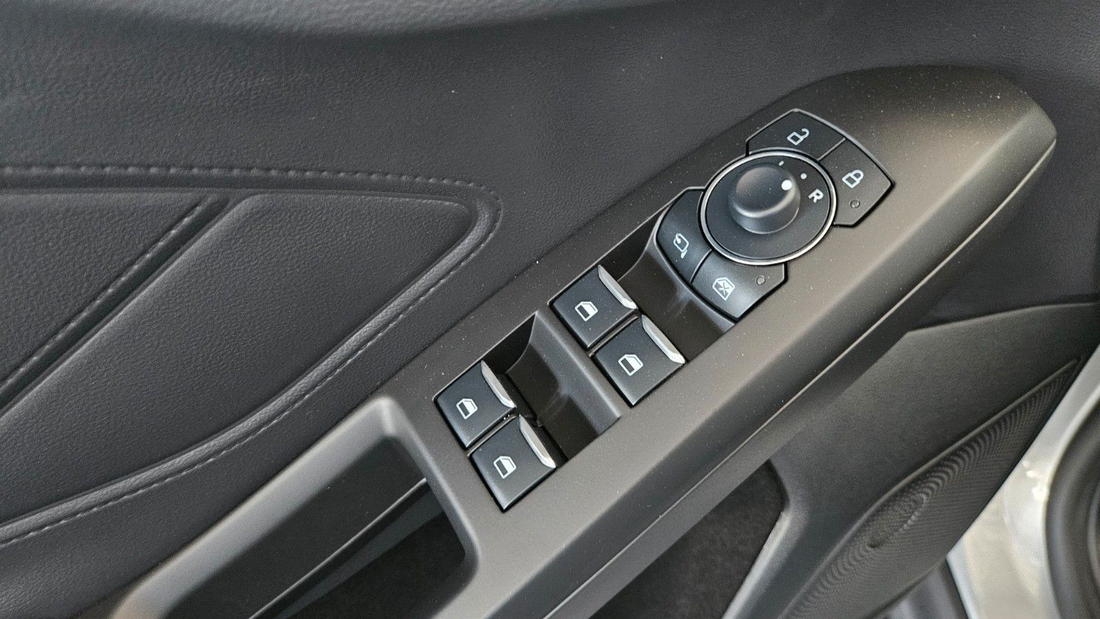 Fahrzeugabbildung Ford Focus Turnier Titanium el.Heckklappe Head-Up