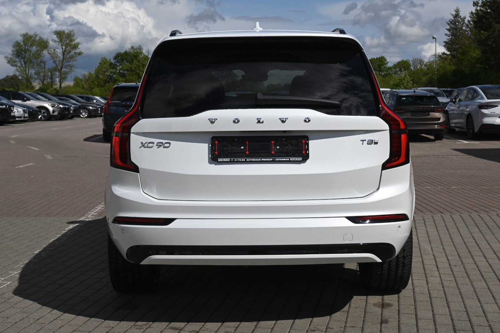 Fahrzeugabbildung Volvo XC90 T8 AWD Plus Dark*PANO*360°*HuD*H&K*ACC