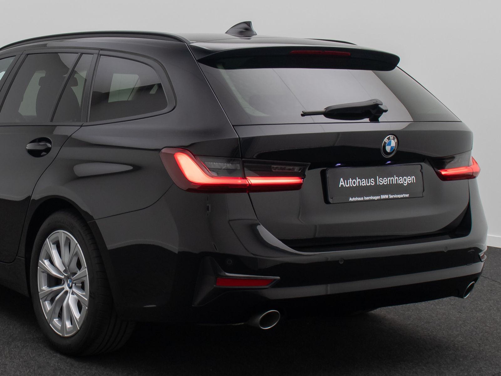 Fahrzeugabbildung BMW 318d DAB CockPitPro Fernlichtassist PDC Sport