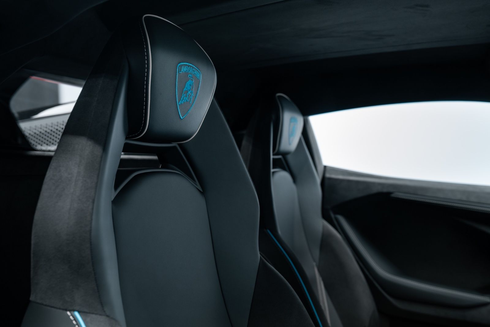 Fahrzeugabbildung Lamborghini Revuelto V12/STOCK/ STYLE PACK/PASS. DISPLAY