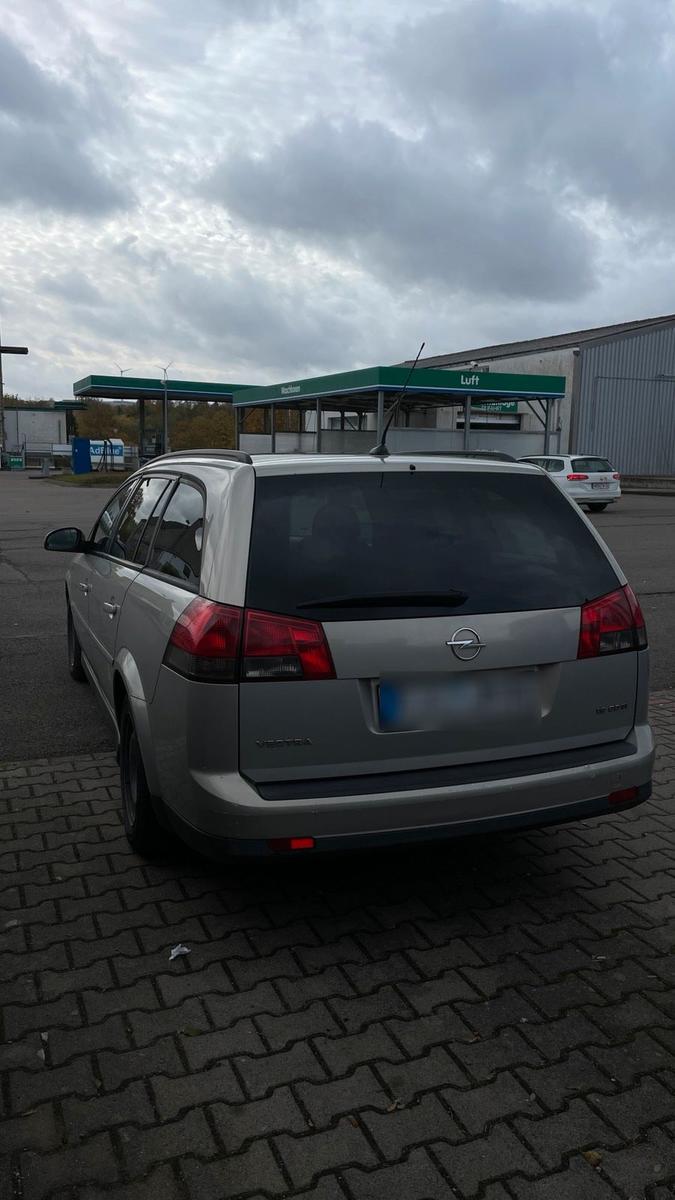 Opel Vectra 2005 — rear view