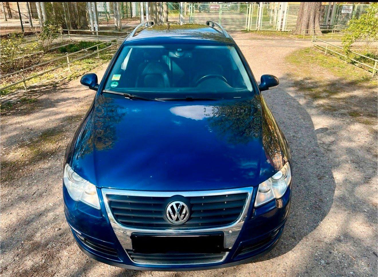 Volkswagen Passat 2009 — rear view