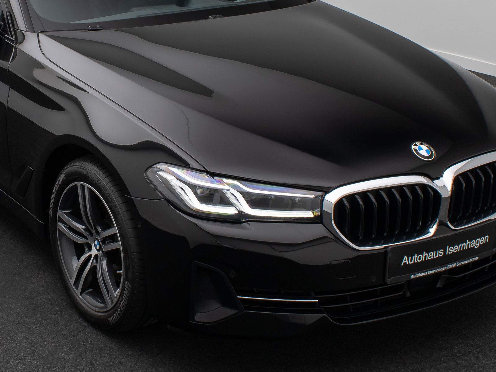 Fahrzeugabbildung BMW 520d xD Sport HUD DAB Leder 4xKlima Laser AHK