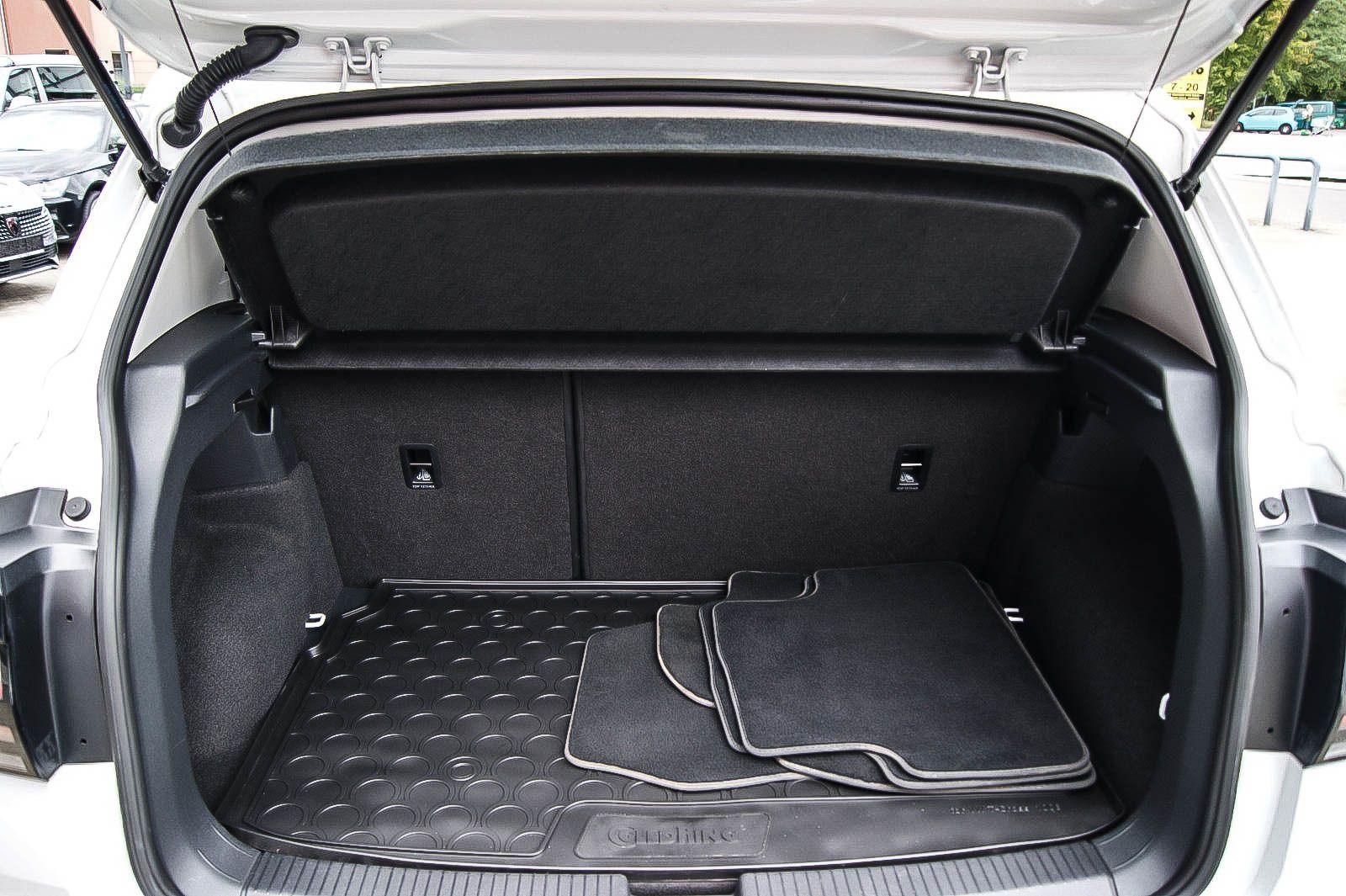 Fahrzeugabbildung Volkswagen T-Cross 10 Style DSG R-LINE VIRTUAL NAVI ACC 18'