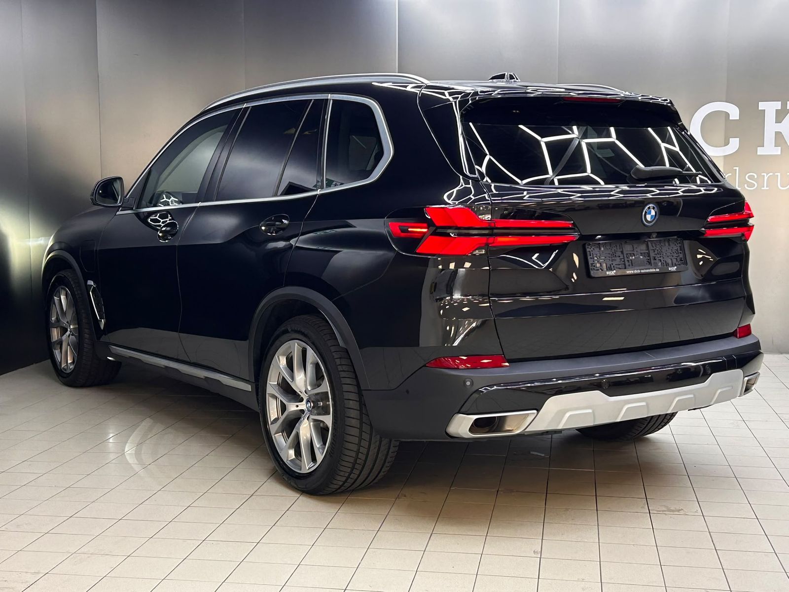 Fahrzeugabbildung BMW X5 50 e xDr PANO+MEMO+LUFT+LED+HEAD+H&K+AHK+360+