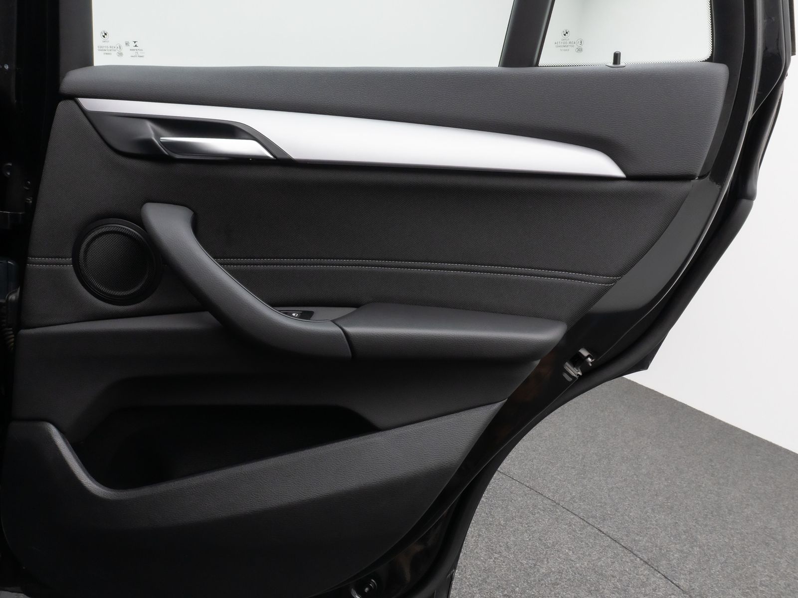 Fahrzeugabbildung BMW X1 sD18i Parkassistent DAB Sportsitz LED 18Zoll