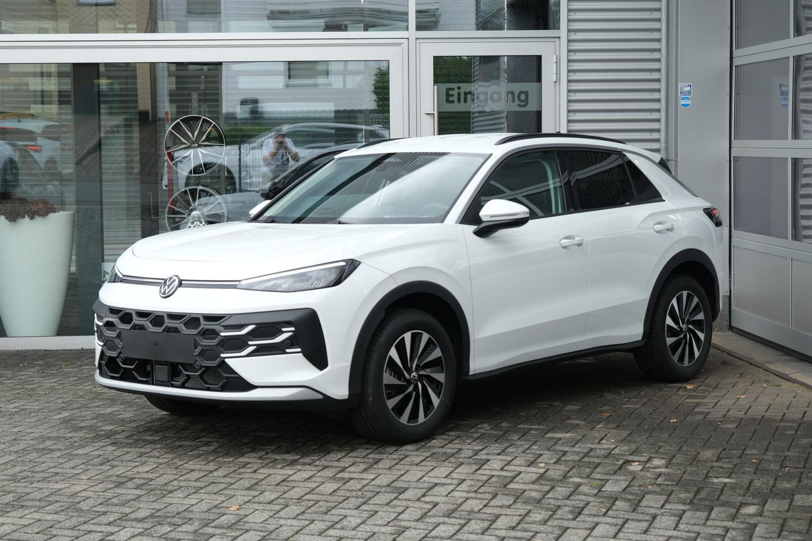 Volkswagen T-Roc 1.5 eTSI Life DSG AHK ACC LED App-Navi ...