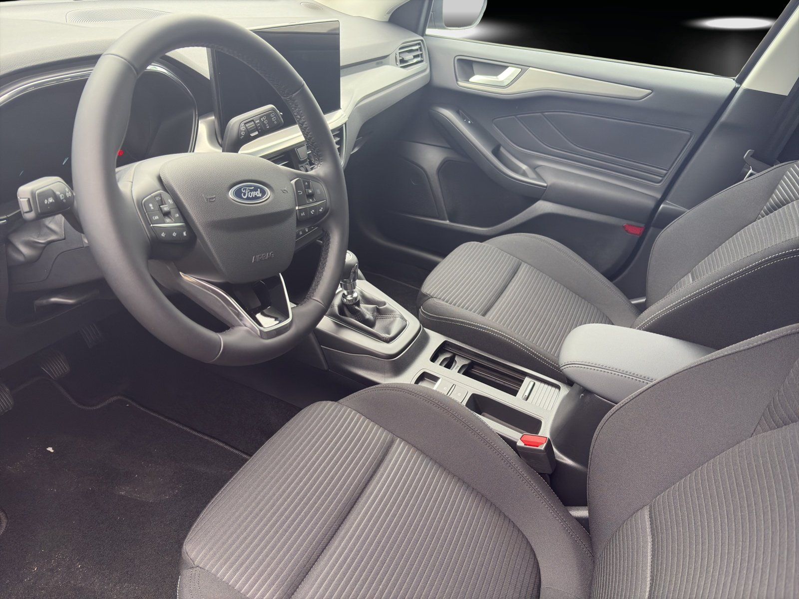 Fahrzeugabbildung Ford Focus Titanium Winter Pak. Fahrerassys. Paket.