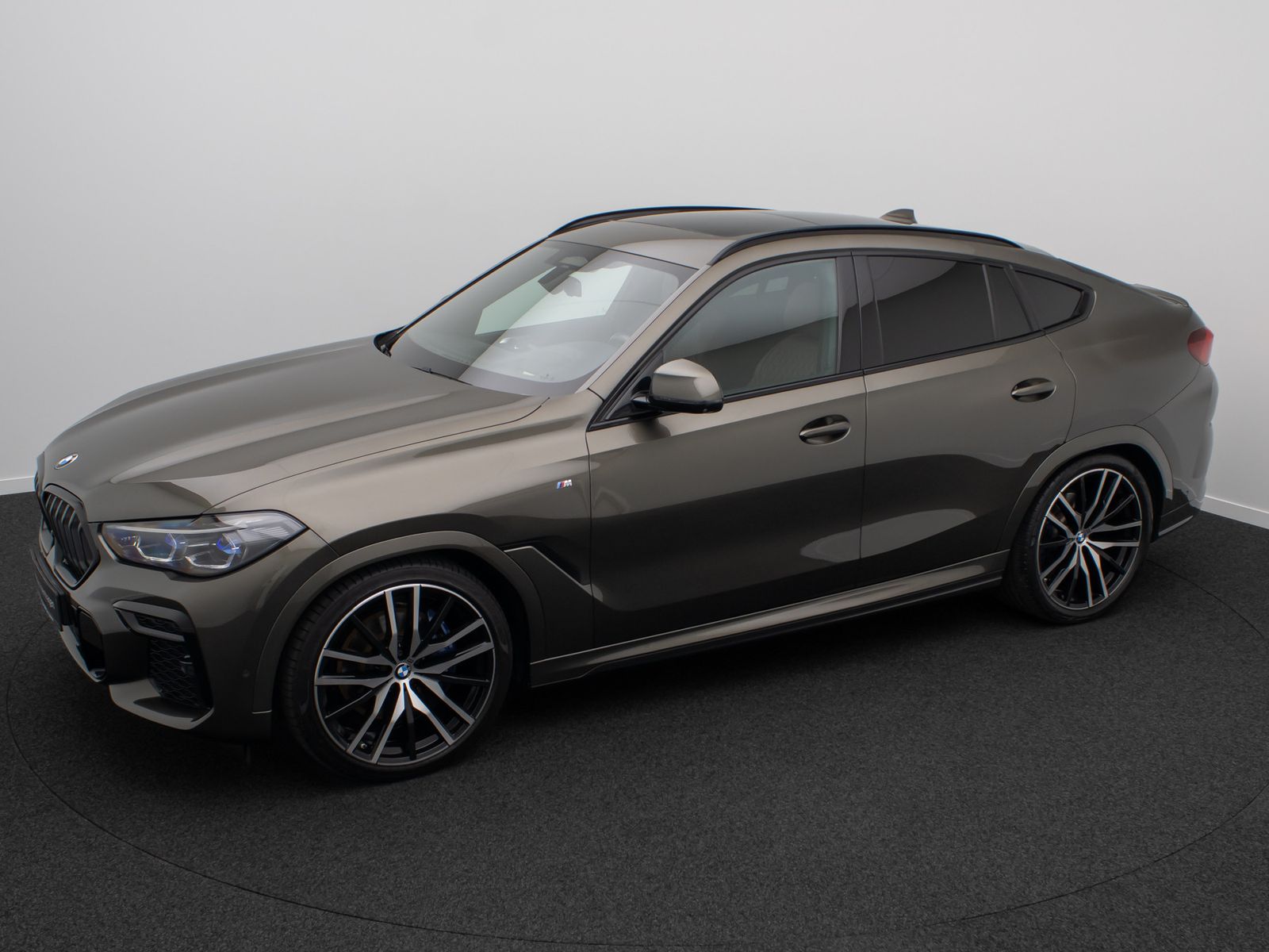 Fahrzeugabbildung BMW X6 xD40i M Sport 360°DAB Panorama Individual 22"