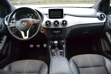 Fahrzeugabbildung Mercedes-Benz B 180 B -Klasse/BlueEFFICIENCY)/Navigation/PDC/