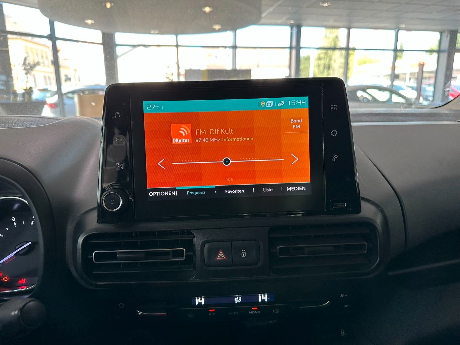 Fahrzeugabbildung Citroën Berlingo Shine M 1.2T NAVI/HEAD-UP/PDC+CAM/AHK