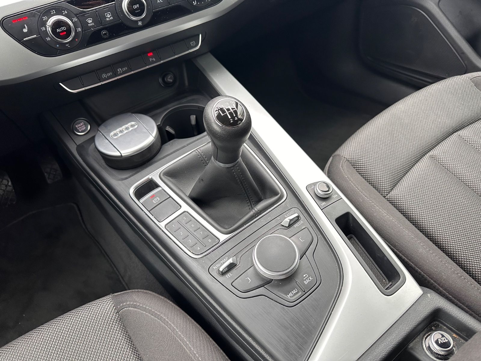 Fahrzeugabbildung Audi A4 Avant 2.0 TDI BiXenon/GRA/Navi/PDC/eHeck